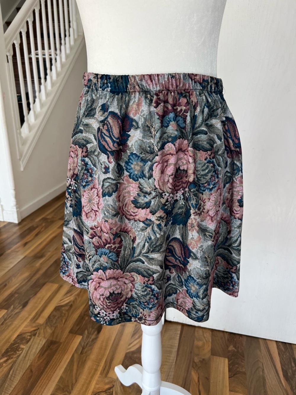 Vintage Cottagecore Feminine Roses Floral Mini Slip Like Skirt, Stretchy, XL